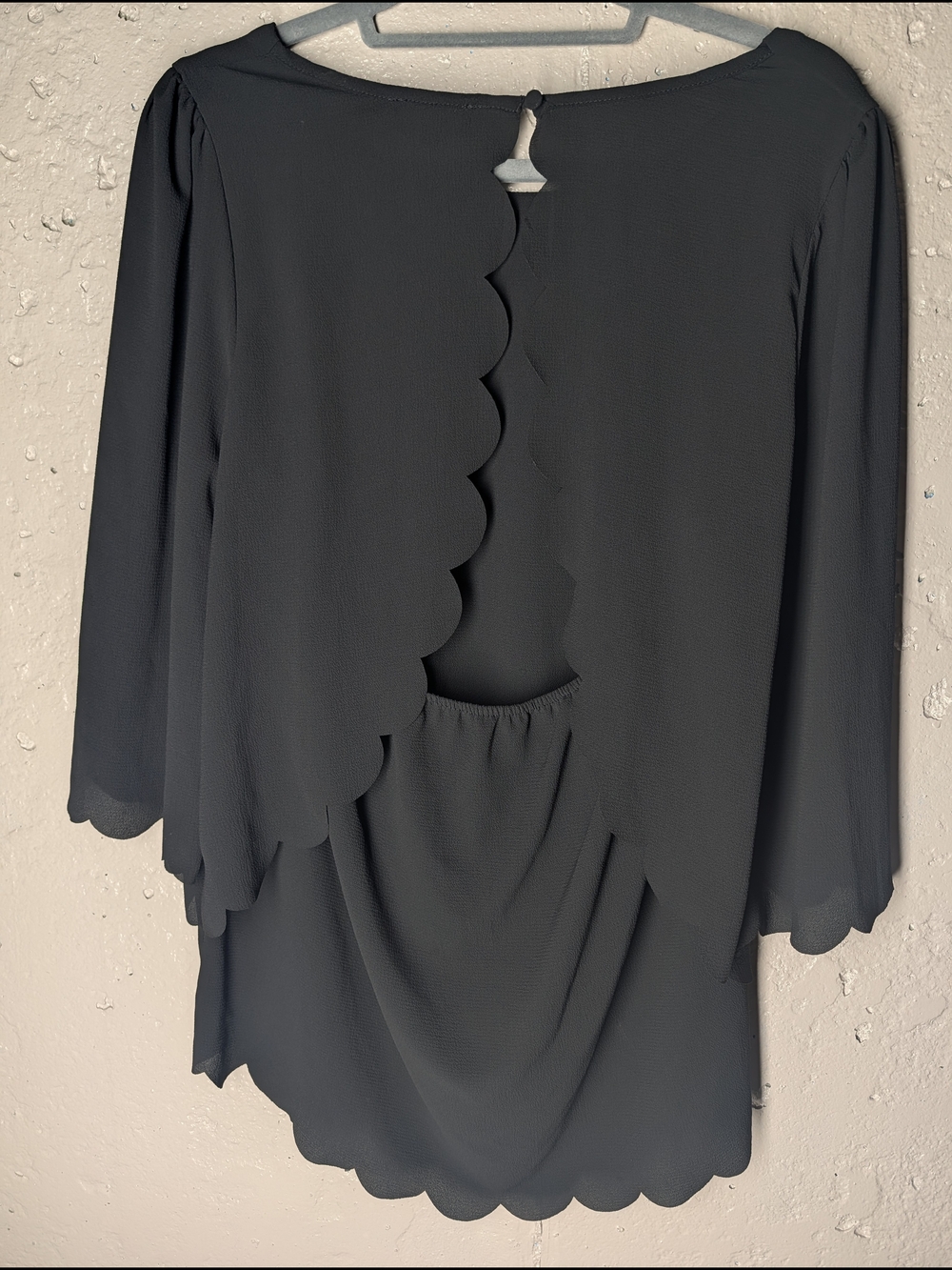 Papermoon Scalloped Open Back Crepe Blouse XL Black Stitch Fix - Picture 4 of 6